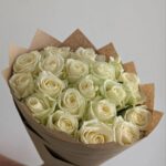 Розы белые 21шт 50см Аваланж