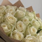 Розы белые 21шт 50см Аваланж