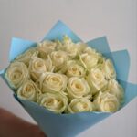 Розы белые 21шт 50 см Аваланж