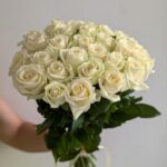Белые розы 31шт 50см