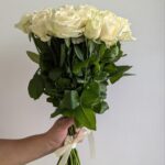 Белые розы 31шт 50см