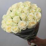 Розы белые 31шт 50см