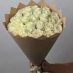 Розы белые 31шт 50см Аваланж