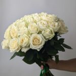 Розы белые 41шт 50см