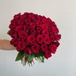 Шикарный монобукет из 51 красной розы 60см