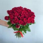Шикарный монобукет из 51 красной розы 60см