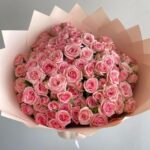 Красивый букет из 39 кустовых розовых роз 50см