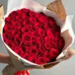 Монобукет из свежайших красных роз 51шт 60см