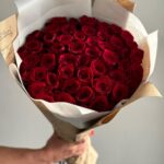 Монобукет из свежайших красных роз 51шт 60см