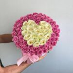 63 розы в коробке с сердцем