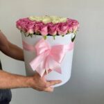 63 розы в коробке с сердцем