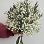 Свадебный букет из гипсофилы и лаванды