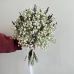 Свадебный букет из гипсофилы и лаванды