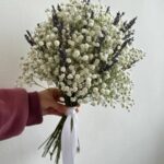 Свадебный букет из гипсофилы и лаванды