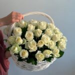Корзина из 51 белой розы