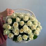 Корзина из 51 белой розы