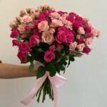 Нежный букет из кустовых роз микс