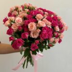Нежный букет из кустовых роз микс