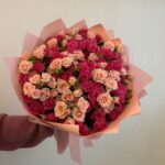 Кустовые розы в стильной упаковке