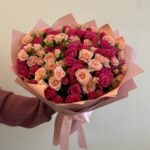 Кустовые розы в стильной упаковке