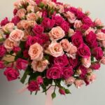 Нежный букет из кустовых роз микс