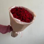 Круглый букет из 25 красных роз 50см