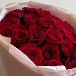 Круглый букет из 25 красных роз 50см