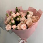 Нежный букет из 19 кустовых роз Бомбастик