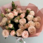 Нежный букет из 19 кустовых роз Бомбастик