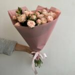 Нежный букет из 19 кустовых роз Бомбастик
