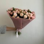 Нежный букет из 29 кустовых роз Бомбастик