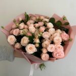 Нежный букет из 29 кустовых роз Бомбастик