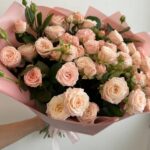 Нежный букет из 29 кустовых роз Бомбастик