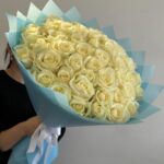 Розы белые 51шт 60см Аваланж