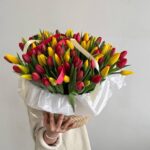 Микс из 101 тюльпана в корзине