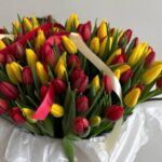 Микс из 101 тюльпана в корзине