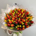 Яркий микс из 101 тюльпана