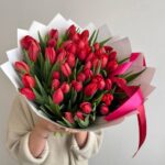 Монобкет из 51 красного тюльпана