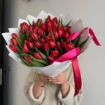 Монобкет из 51 красного тюльпана