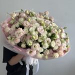 Эустома и кустовая Роза мисс бомбастик