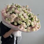 Эустома и кустовая Роза мисс бомбастик