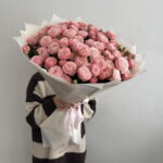 Кустовые пионовидные розы мадам