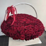 301 красная роза в корзине