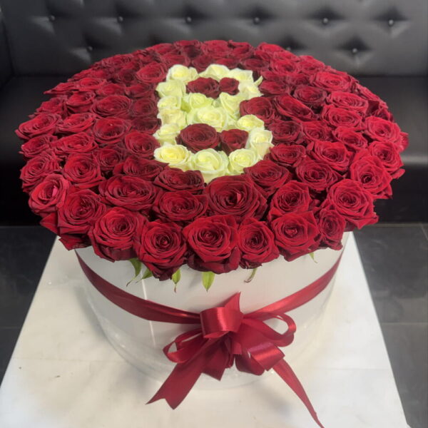 Коробка из 101 розы с Вашей буквой