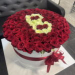 Коробка из 101 розы с Вашей буквой
