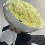 101 белая Роза 60 см в круглой упаковке