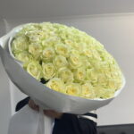 101 белая Роза 60 см в круглой упаковке