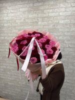 Букет из красных и розовых роз микс 😍 — изображение 3