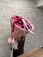 Букет из красных и розовых роз микс 😍 — изображение 6