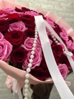 Букет из красных и розовых роз микс 😍 — изображение 8